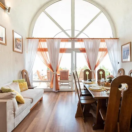펜션 Nagy Villa Gyoenyoeru Panoramaval, Jakuzzival *