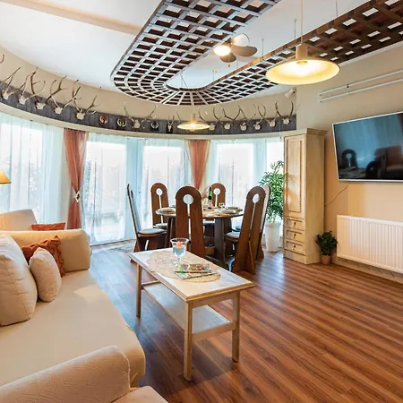 Nagy Villa Gyoenyoeru Panoramaval, Jakuzzival 펜션 *