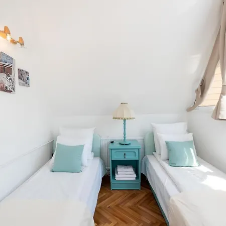 Nagy Villa Gyoenyoeru Panoramaval, Jakuzzival