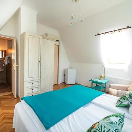 펜션 Nagy Villa Gyoenyoeru Panoramaval, Jakuzzival *