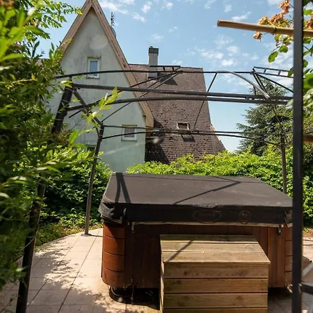 펜션 Nagy Villa Gyoenyoeru Panoramaval, Jakuzzival 발라톤케네세