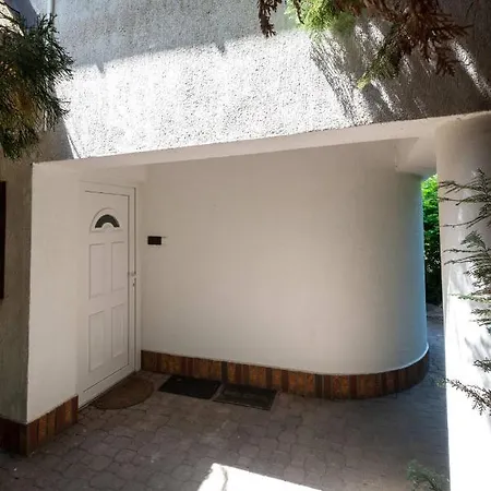 펜션 Nagy Villa Gyoenyoeru Panoramaval, Jakuzzival