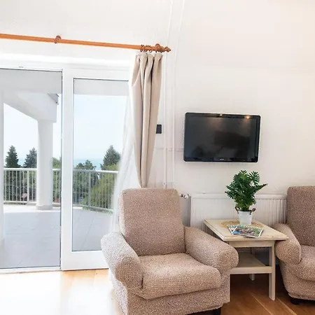 펜션 Nagy Villa Gyoenyoeru Panoramaval, Jakuzzival *
