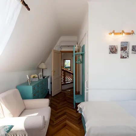 Nagy Villa Gyoenyoeru Panoramaval, Jakuzzival 펜션 *