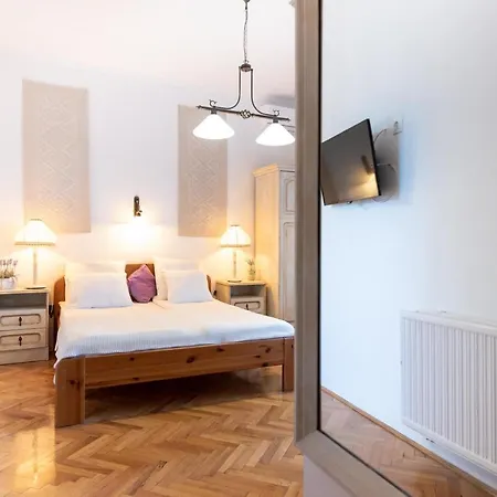 Nagy Villa Gyoenyoeru Panoramaval, Jakuzzival *