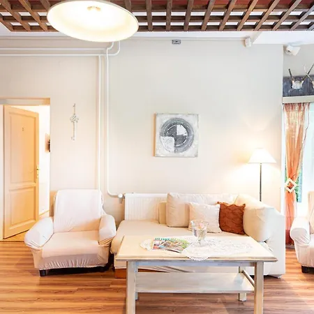 Nagy Villa Gyoenyoeru Panoramaval, Jakuzzival 펜션 *