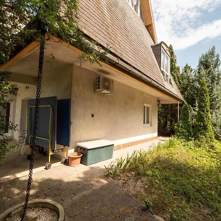 Nagy Villa Gyoenyoeru Panoramaval, Jakuzzival 펜션 *